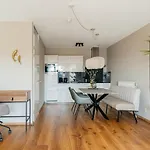 Apartmán Bizstay Harbour Iv *
