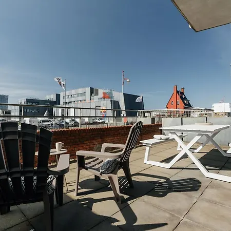 Апартаменты Bizstay Harbour Iv