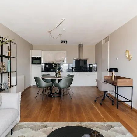 Apartment Bizstay Harbour Iv *