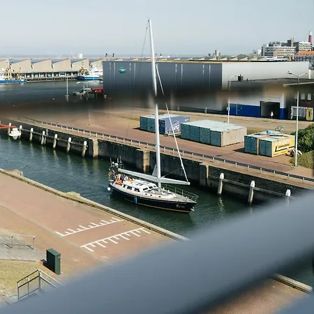 Bizstay Harbour Iv *