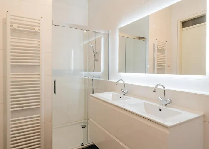 Bizstay Harbour Iv *